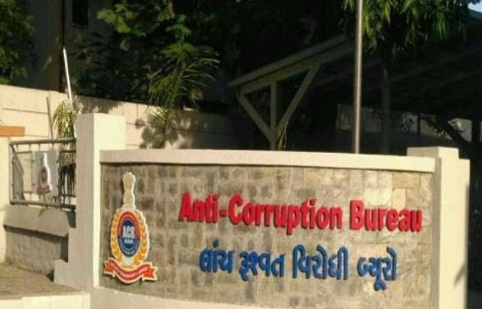 गुजरात सरकार ने 51 अधिकारियों के खिलाफ आय से अधिक संपत्ति की जांच के आदेश दिए