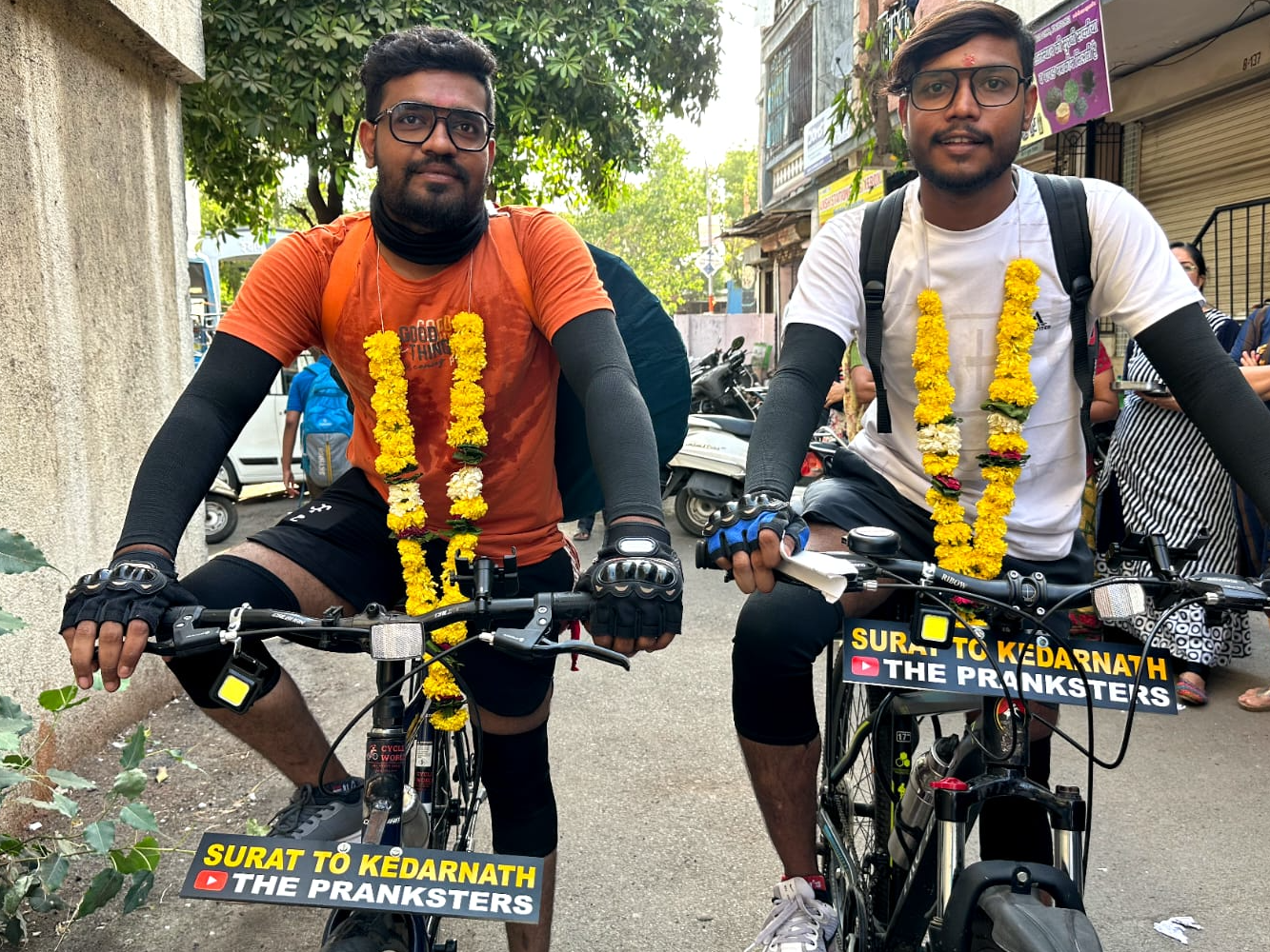 विश्व साइकिल दिवस पर सनातन धर्म का संदेश लेकर सूरत से केदारनाथ तक साइकिल यात्रा पर निकले दो भाई