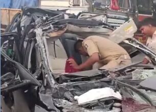 सड़क दुर्घटना में एक पुलिसकर्मी दिग्विजयसिंह राठौड़ की मौत हो गई है, जबकि अन्य चार पुलिसकर्मी घायल