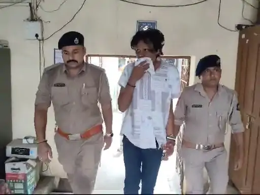 राजनीतिक नेताओं के साथ अच्छे संबंध रखने वाले,नाबालिग लड़की को अश्लील संदेश भेंजने पर प्रितेश उर्फ पप्पू धनसुख शाह को पुलिस ने गिरफ्तार कर