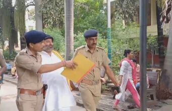 नारायण साईं पिछले 11 साल से जेल में बंद हैं और कई बीमारियों से ग्रसित हो गए हैं।