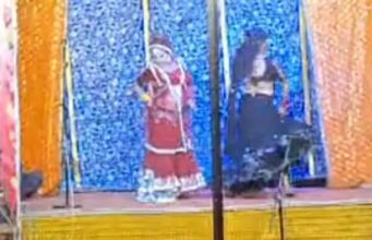 गोंडा में रामलीला के मंच पर बार-बालाओं के लगे ठुमके,जमकर किया डांस