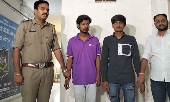 युवती को आत्महत्या के लिए मजबूर करने वाले दो आरोपियों को कापोद्रा पुलिस ने गिरफ्तार