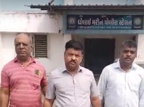 नवसारी मरीन पुलिस के पीआई ने सवा डेढ़ लाख का एप्पल मोबाइल रिश्वत में मांगा, एसीबी ने रंगे हाथ पकड़ा।