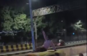 पुलिस कमिश्नर के आदेशों की धज्जियाँ उड़ाते हुए 30 से अधिक युवाओं ने अक्षय पांडे और उनकी टीम ने जन्म दिवस सार्वजनिक रूप से रोड़ पर मनाया.