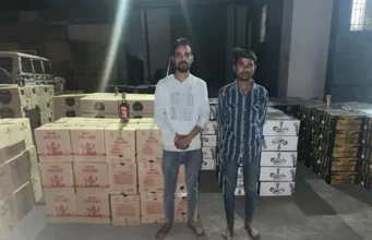 गांधीनगर की स्टेट मॉनिटरिंग सेल ने रो-रो फेरी जहाज के माध्यम से कंटेनर द्वारा जूनागढ़ सप्लाई किया जा रहा,26.63 लाख रुपये की विदेशी शराब बरामद