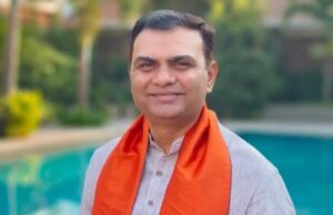 भाजपा कॉर्पोरेटर दिपेन देसाई ने जमीन का कब्जा लेने के लिए पुलिस बुलाई, उमरा पुलिस थाने में हुआ समझौता SHRI DIPANBHAI HITENDRABHAI DESAI