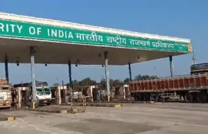 NHAI का सॉफ्टवेयर बदलकर 12 राज्यों के 200 टोल नाकों पर घोटाला जिसमें गुजरात भी सामेल.