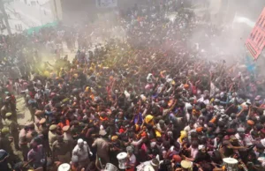 मणिकर्णिका घाट पर खेली गई चिता भस्म की होली