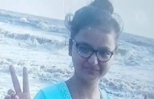 बहुत घमंड था खूबसूरती का घर बुलाकर गला रेता फोन पर बोला-तेरी बेवफा सहेली को मार डाला शीतल की फोटो, जिसे उसके ब्वॉय फ्रेंड ने चाकू से गोदकर मार डाला।