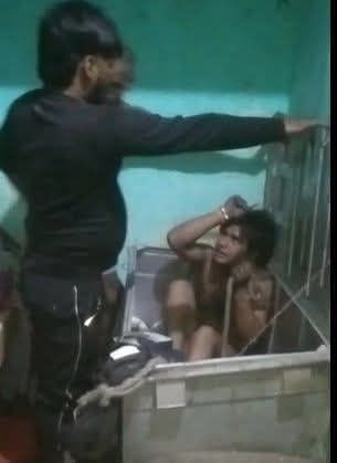 आधी रात शादीशुदा प्रेमिका के घर बंद बक्से मे निर्वस्त्र हालत मे मिला युवक