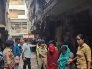 होटलों के बाद अब कारखानों में भी चल रहे थे वेश्यालय, महिलाओं सहित 6 ग्राहक पकड़े गए