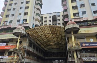 चनोद स्थित चंद्रलोक टावर के बेसमेंट में जलभराव, मछलियों की मौजूदगी बनी चिंता का विषय