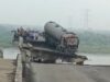 गंभीर ब्रिज हादसा: 1985 में बना था ब्रिज, 40 साल बाद टूटा – लापरवाही का गंभीर आरोप, स्थानीयों का भाजपा पर आक्रोश