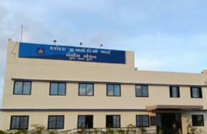 बूटलेगर की गिरफ्तारी रोकने के लिए 30 लोगों की भीड़ ने कडोदरा पुलिस चौकी में की तोड़फोड़