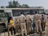 सचिन इलाके में कैदियों से भरी बस ट्रक में जा घुसी,कुछ कैदियों के घायल होने पर अस्पताल भेजा गया