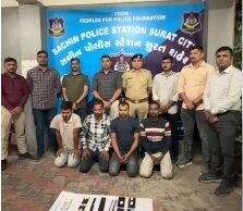 सचीन पुलिस यूको बैंक के ATM में ग्राहकों को ठगकर पैसे चोरी करने की एक अनोखी मॉडस ऑपरेंडी का खुलासा किया