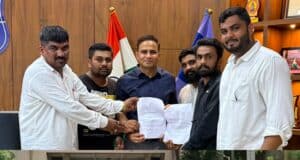 पत्रकारों पर हमले के विरोध में पुलिस कमिश्नर कार्यालय पर ज्ञापन, दोषियों पर FIR की मांग SURAT
