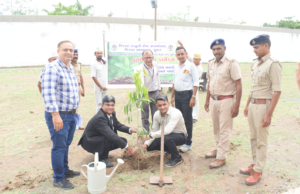 लाजपोर सेंट्रल जेल परिसर में 400 पौधे लगाए गए, पर्यावरण संरक्षण का दिया संदेश