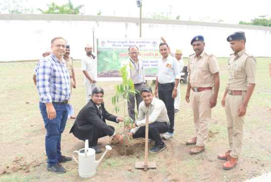 लाजपोर सेंट्रल जेल परिसर में 400 पौधे लगाए गए, पर्यावरण संरक्षण का दिया संदेश