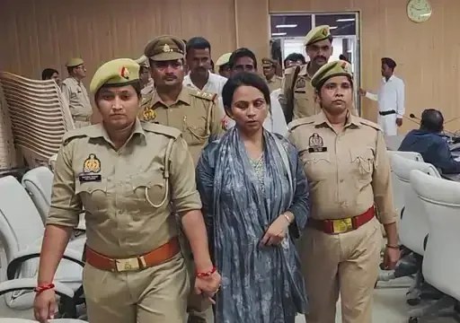 बस्ती में हनीट्रैप का बड़ा खुलासा: पहले प्यार के जाल में फंसाया, फिर ब्लैकमेलिंग; महिला, पिता और वकील गिरफ्तार