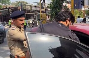 क्या पुलिस पर ही ट्रैफिक नियम लागू नहीं होते? गांधीनगर के आदेश के बावजूद ‘Police’ लिखे वाहनों में Black Film!