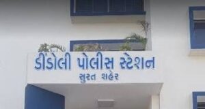 सूरत के डिंडोली में बंद कमरे से 30 वर्षीय युवक का शव मिलने से सनसनी, सिर पर चोट के निशान; मध्य प्रदेश के तीन रूममेट्स लापता, पुलिस जांच में जुटी।