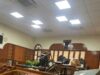 इलाहाबाद हाईकोर्ट में वकीलों का प्रदर्शन हिंसक, कोर्ट रूम में फर्नीचर फेंकने का आरोप